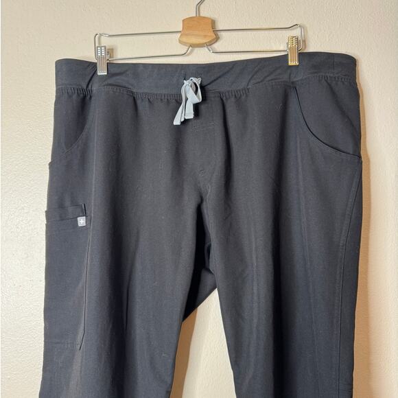 FIGS Women's 2XL XXL Kade Cargo Scrub Pants in Black - Picture 3 of 8
